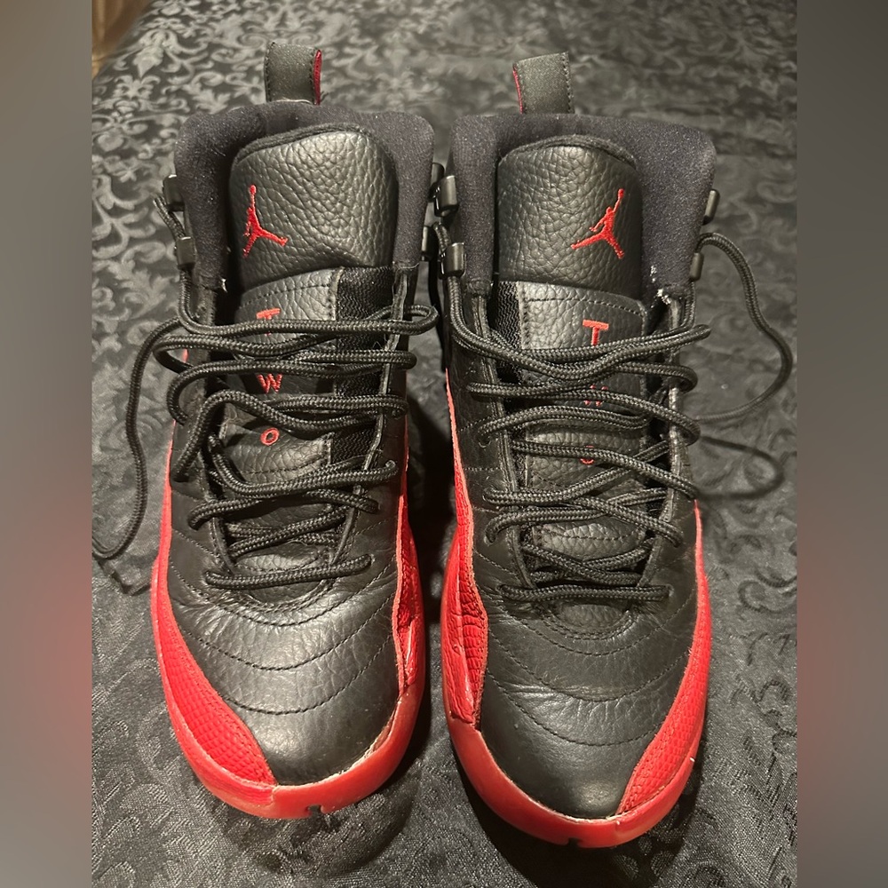 NIKE AIR JORDAN 12 RETRO FLU GAME 
SZ 5Y 153265-002